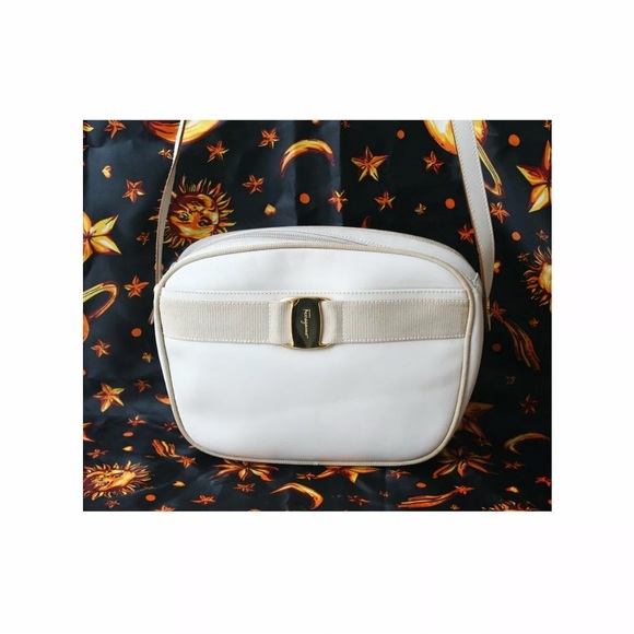 Auth Salvatore Ferragamo Vara Leather shoulder bag - Picture 1 of 9